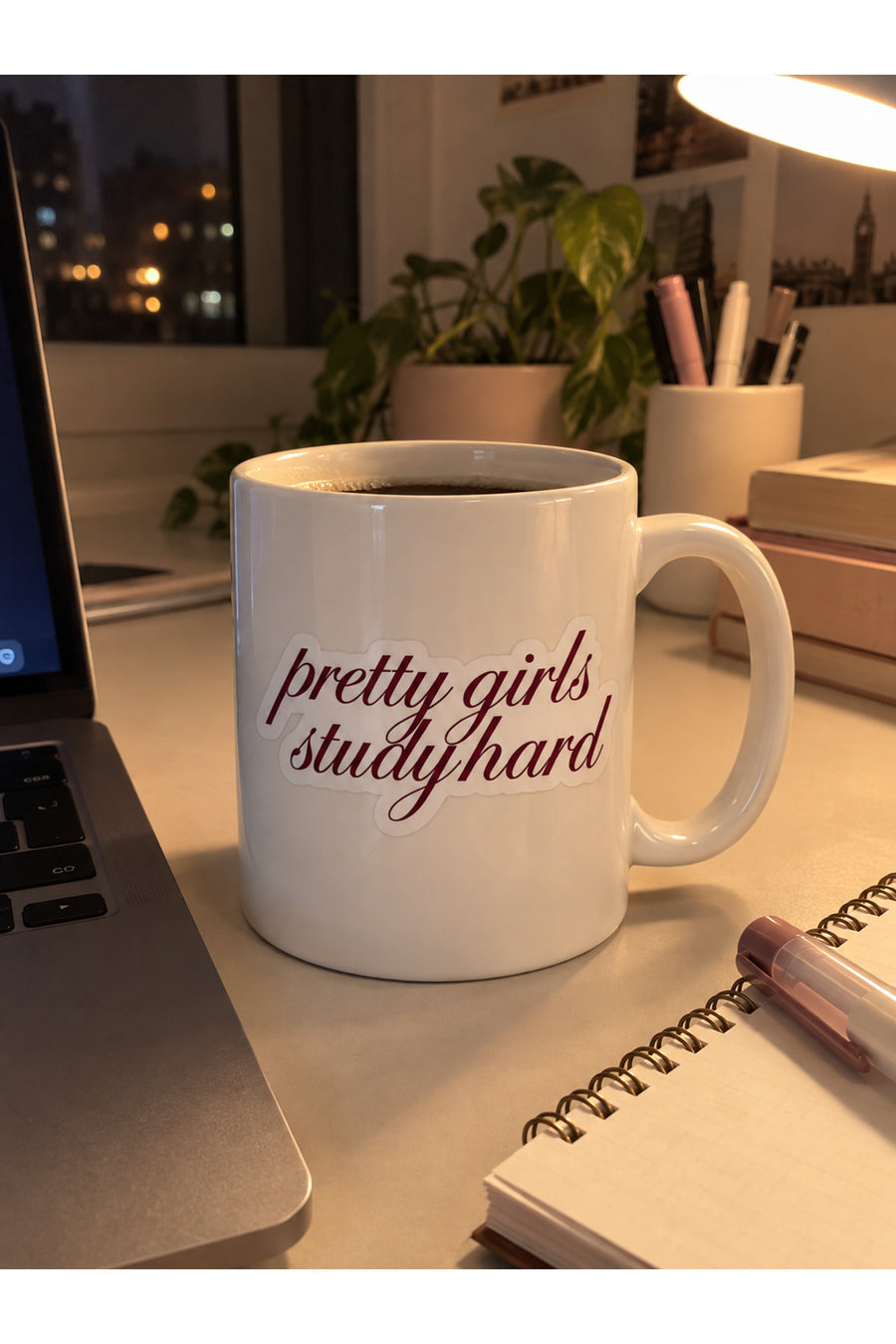 Pretty Girls Study Hard Yazılı Bordo Baskılı Beyaz Seramik Kupa Bardak
