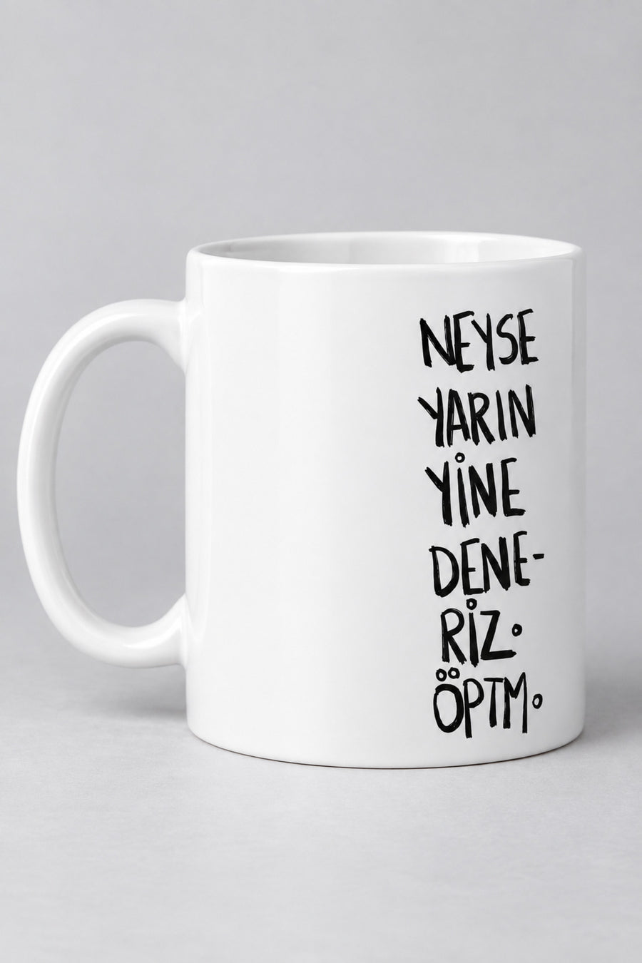 Neyse Yarın Yine Deneriz Yazılı Beyaz Seramik Kupa Bardak